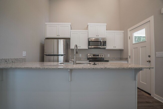 Building Photo - New 1 Bed 1 Bath Home!!