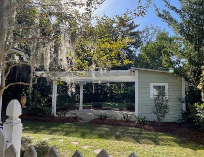 Building Photo - Charming and spacious 3 bedroom cottage in downtown Conway!