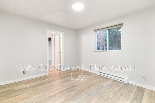 Building Photo - 1099 Woolsey Dr