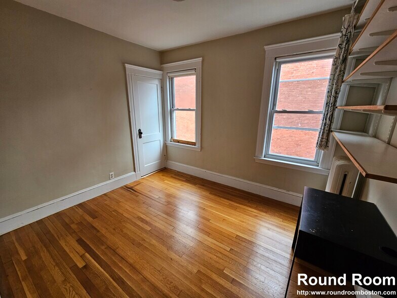 Building Photo - 82 Walnut St