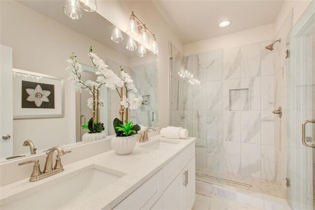 Building Photo - 1240 Oakland Terrace SW