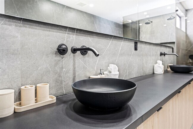 Building Photo - 3320 NE 17th St