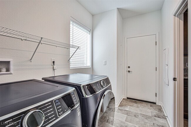 Building Photo - 7428 Legacy Pt St