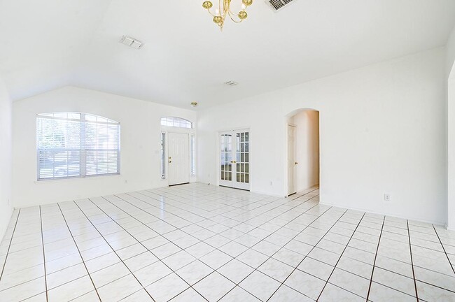 Building Photo - 2710 Logan Dr