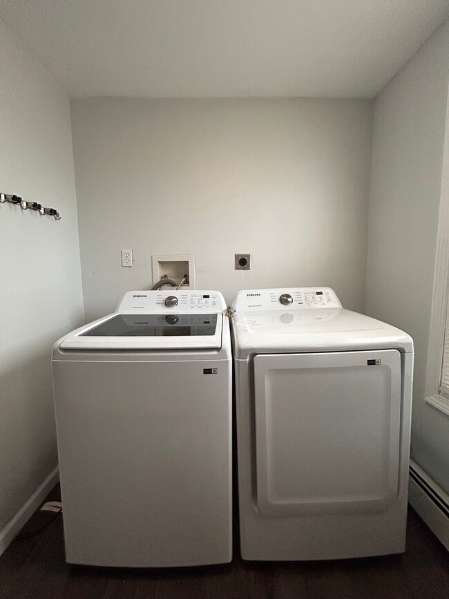 Building Photo - 50 Howe St