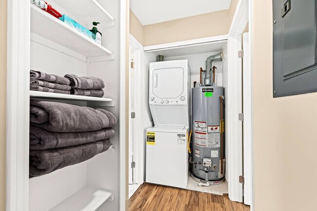 Building Photo - 18355 Mesle St