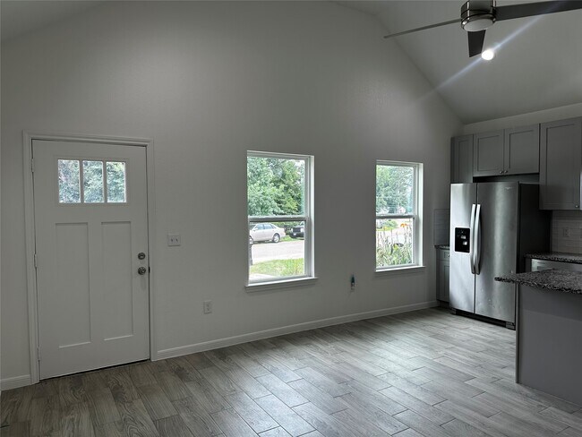 Building Photo - 16686 E Lynbrook