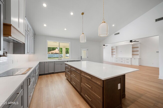 Building Photo - 4352 E Santa Rosa Pl