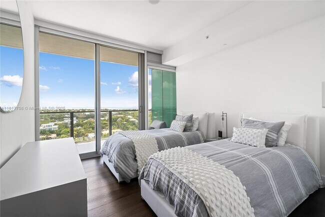 Building Photo - 360 Ocean Dr