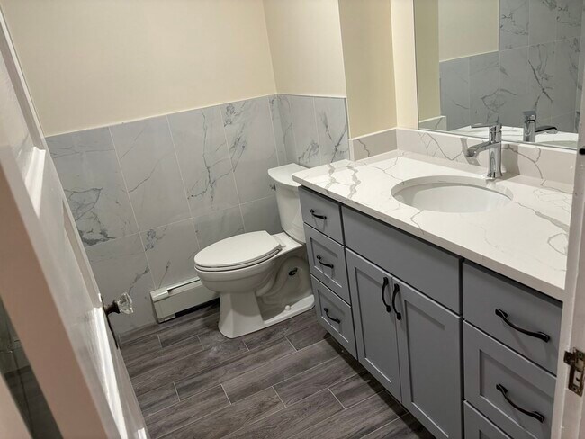 Building Photo - 761 E 7th St