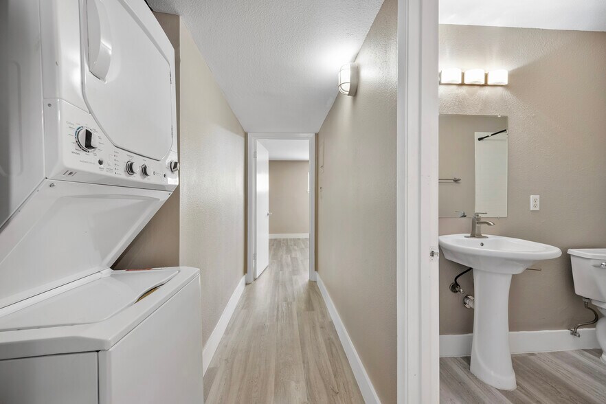 Hallway - 2303 East Side Dr