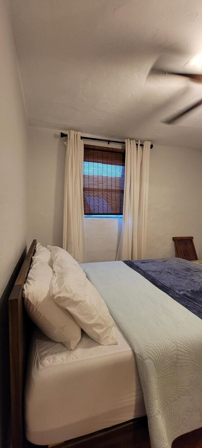 Building Photo - 717 Macy St