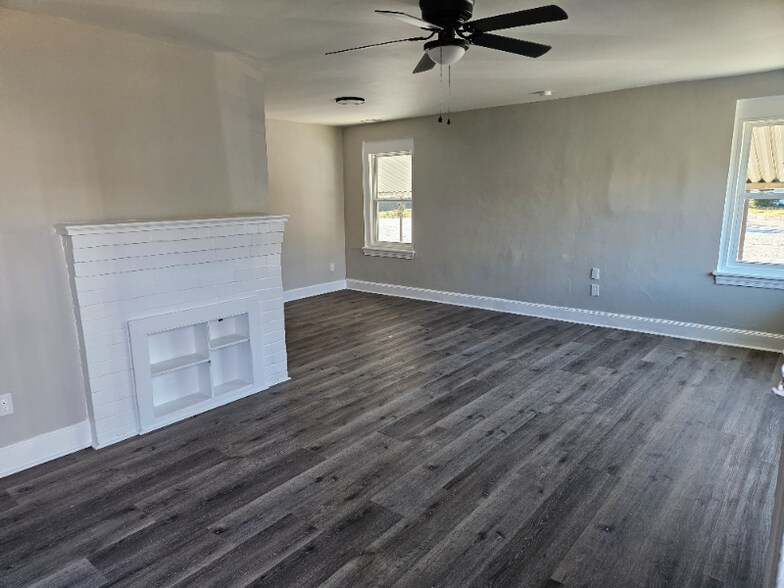 Building Photo - 2202 High St