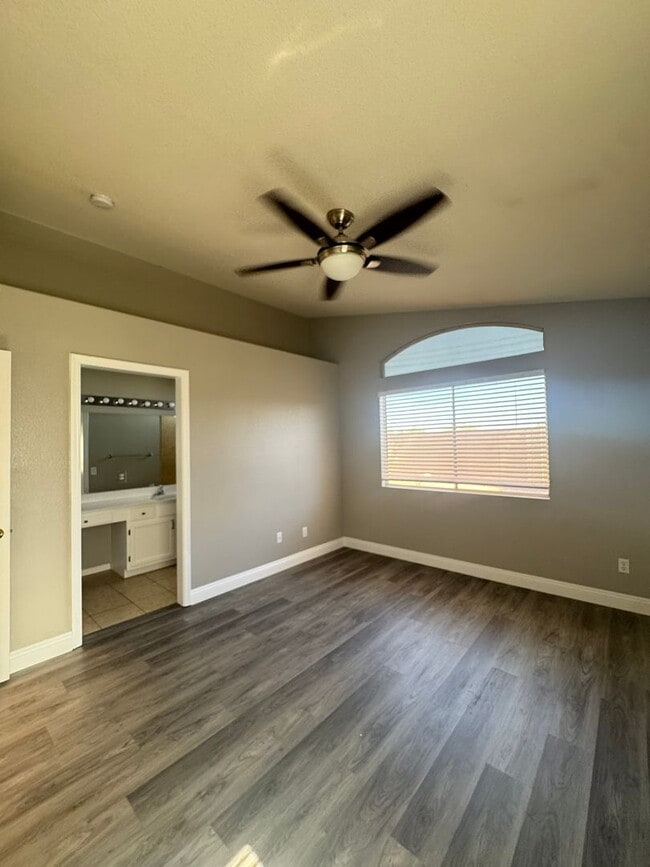 Building Photo - Beautifully Renovated 2 Bed Single Story Home