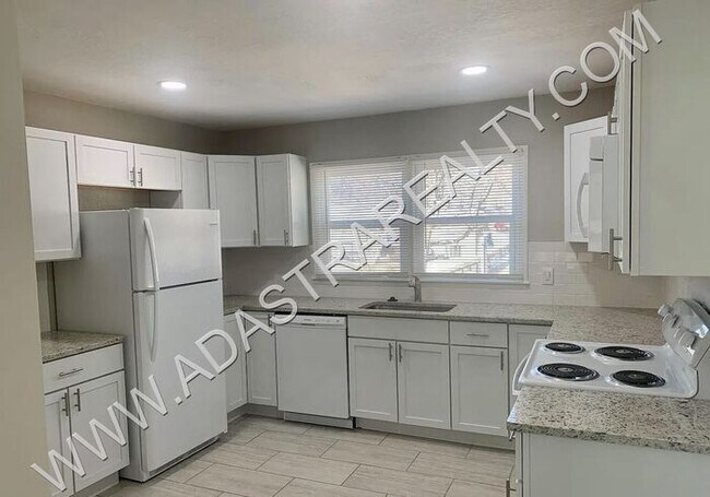 Building Photo - Beautiful Newly Remodeled Raytown Home-Coming SOON!!