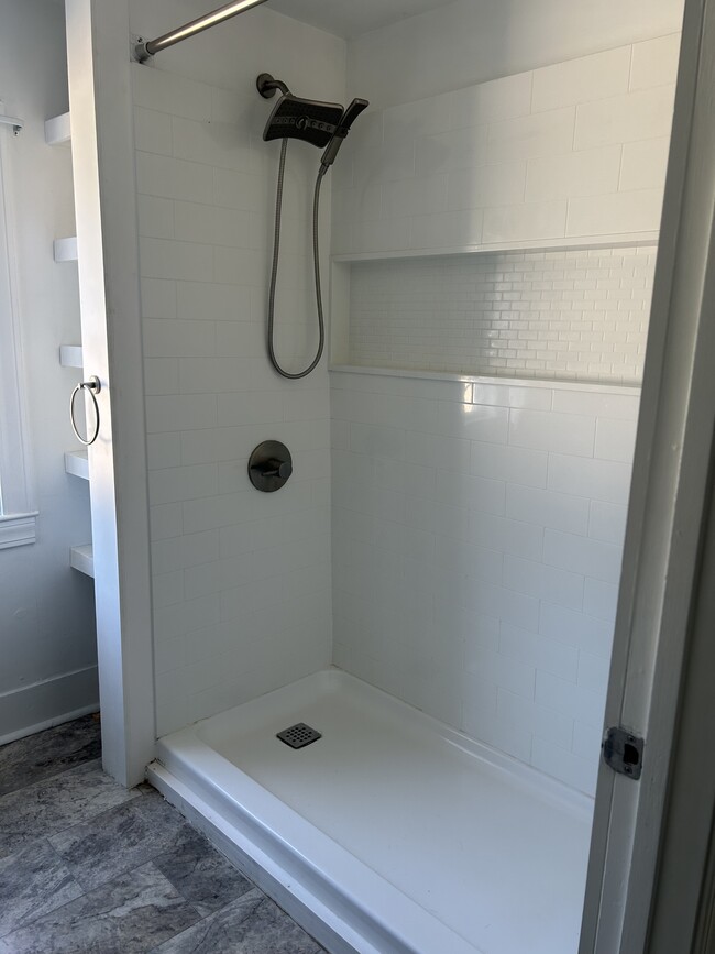 Building Photo - 11 Trinity St