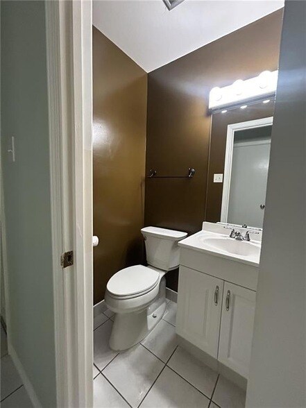 Building Photo - 3725 Lilac Ln