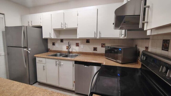 Building Photo - 2707 Lowson Blvd