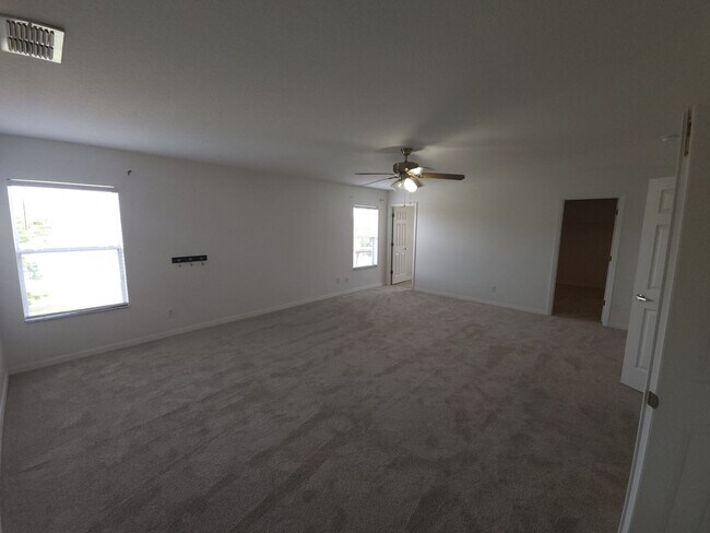 Building Photo - Stunning 4-Bedroom, 2.5-Bathroom Home with...