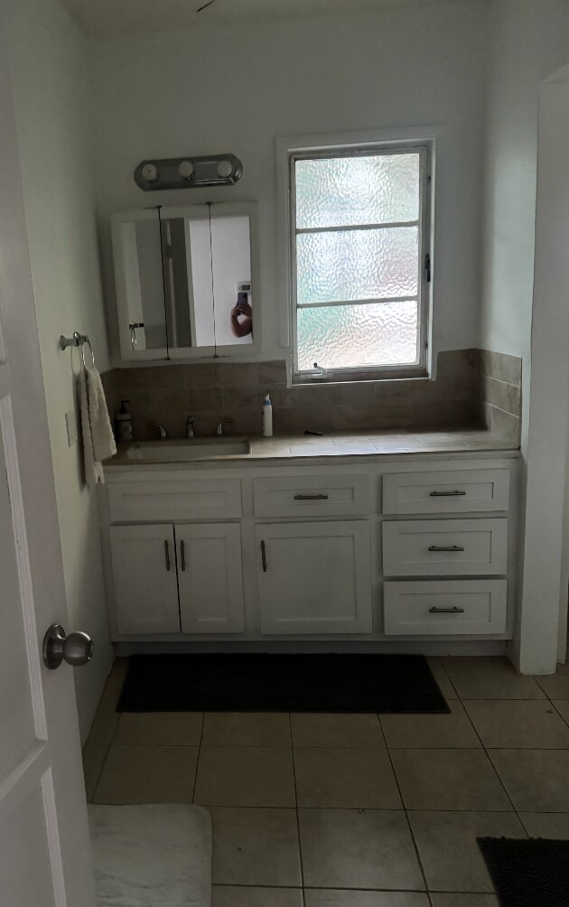 Building Photo - 2119 1/2 S Beverly Glen Blvd