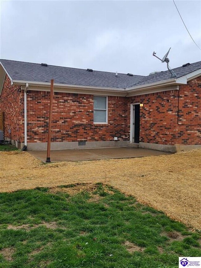 Building Photo - 1506 W Elm Rd