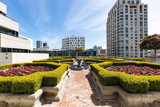 Building Photo - 700 Front St