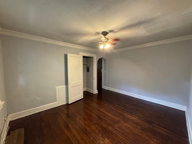 Building Photo - 1043 Saint Charles Ave NE