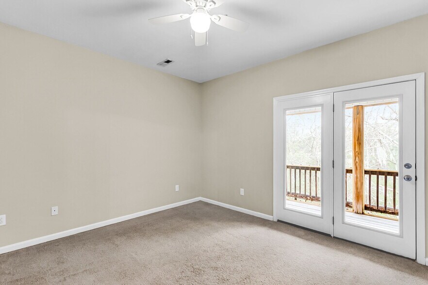 Building Photo - 4668 Palm View Cir