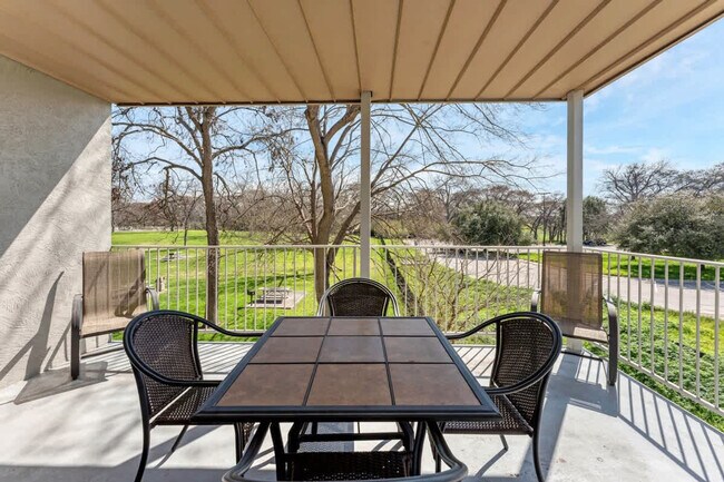 Building Photo - 730 E Mather St