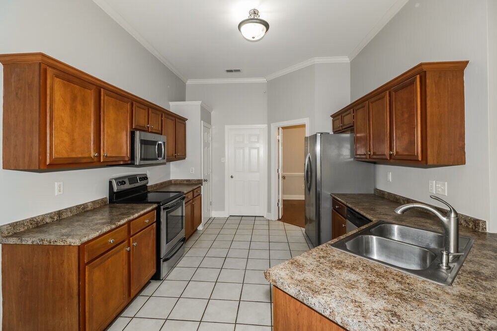 Building Photo - 7633 Meadow Ridge Ln