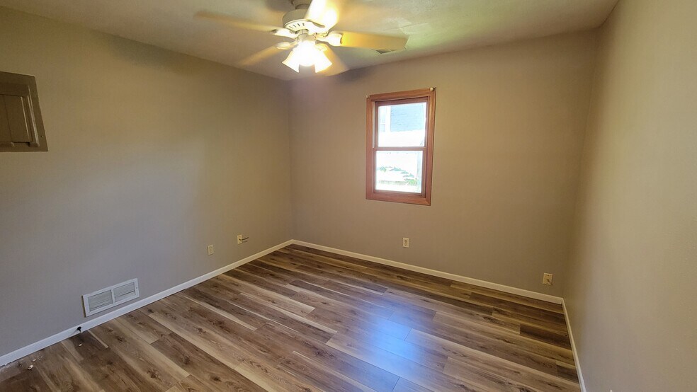 Building Photo - 730 N Juliette Ave