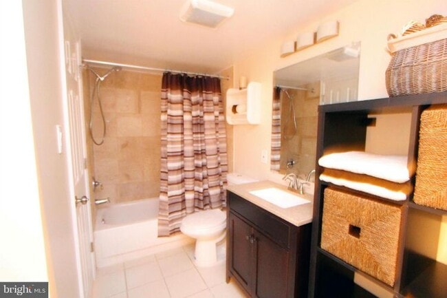 Building Photo - 5818 Royal Ridge Dr