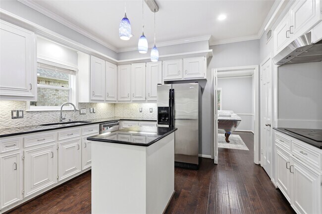 Building Photo - 11507 Del Monte Dr