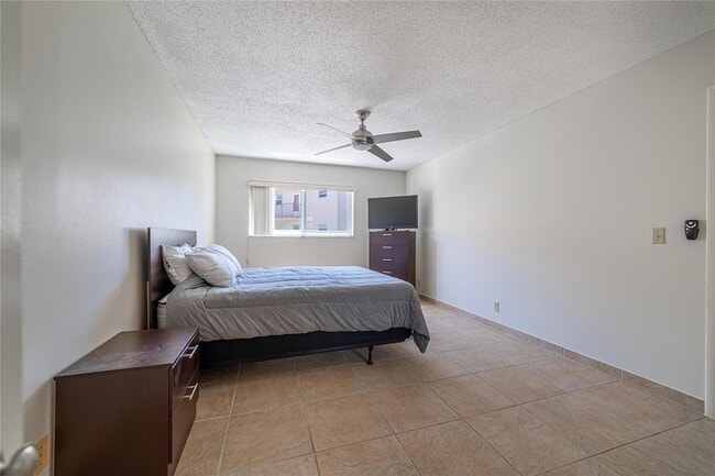 Building Photo - 701 Lori Dr