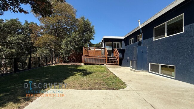 Building Photo - Stylish 3 Bedroom Retreat in the Oakland H...