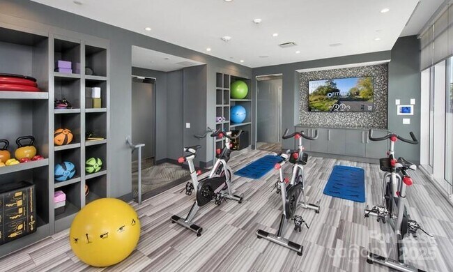 Building Photo - 225 S Poplar St