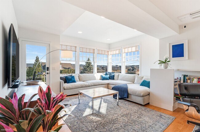 Building Photo - 5 br, 3.5 bath House - 903 Lakeside Avenue...