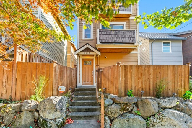 Building Photo - 2bd/1.5ba Seattle Townhouse