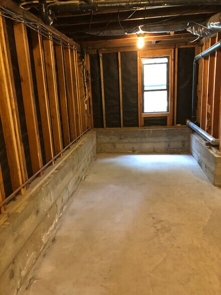 Building Photo - 39 Locust Ave