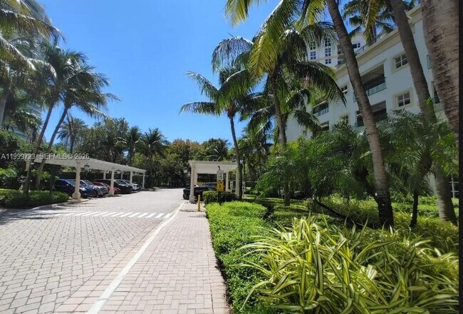 Building Photo - 20000 E Country Club Dr