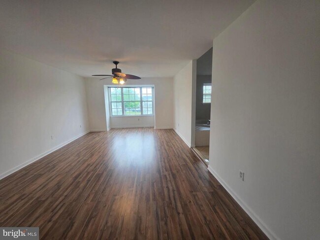 Building Photo - 138 Persimmon St