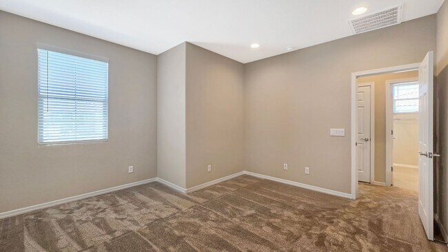 Building Photo - Brand new home!  Convenient to the 303 freeway!