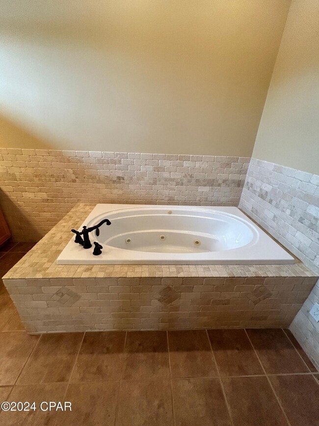 Building Photo - 7134 Bay Crest Rd