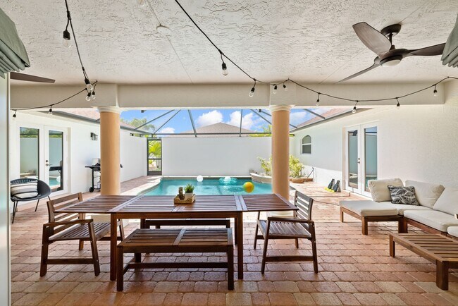Building Photo - Pool Home for rent
