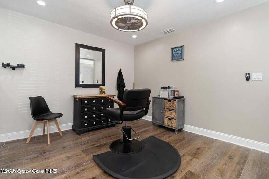 Building Photo - 1280 US-1