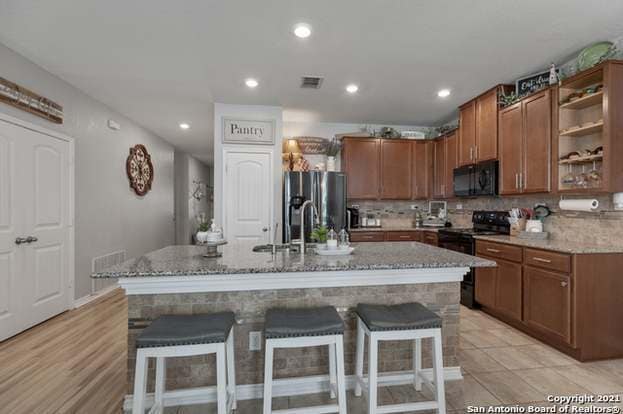 Building Photo - 682 Pond Springs