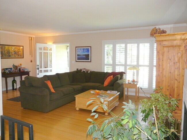 Building Photo - 2 Bedrooms, 1 Bathroom Popular Alta Height...