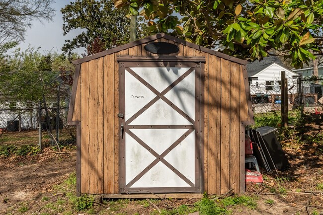 Building Photo - Newly Renovated Ranch-style Home