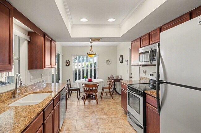 Building Photo - 108 Delvalle St