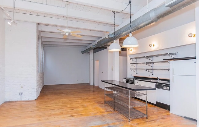 Building Photo - RAVENSWOOD - BEAUTIFUL AND LARGE LOFT FOR ...